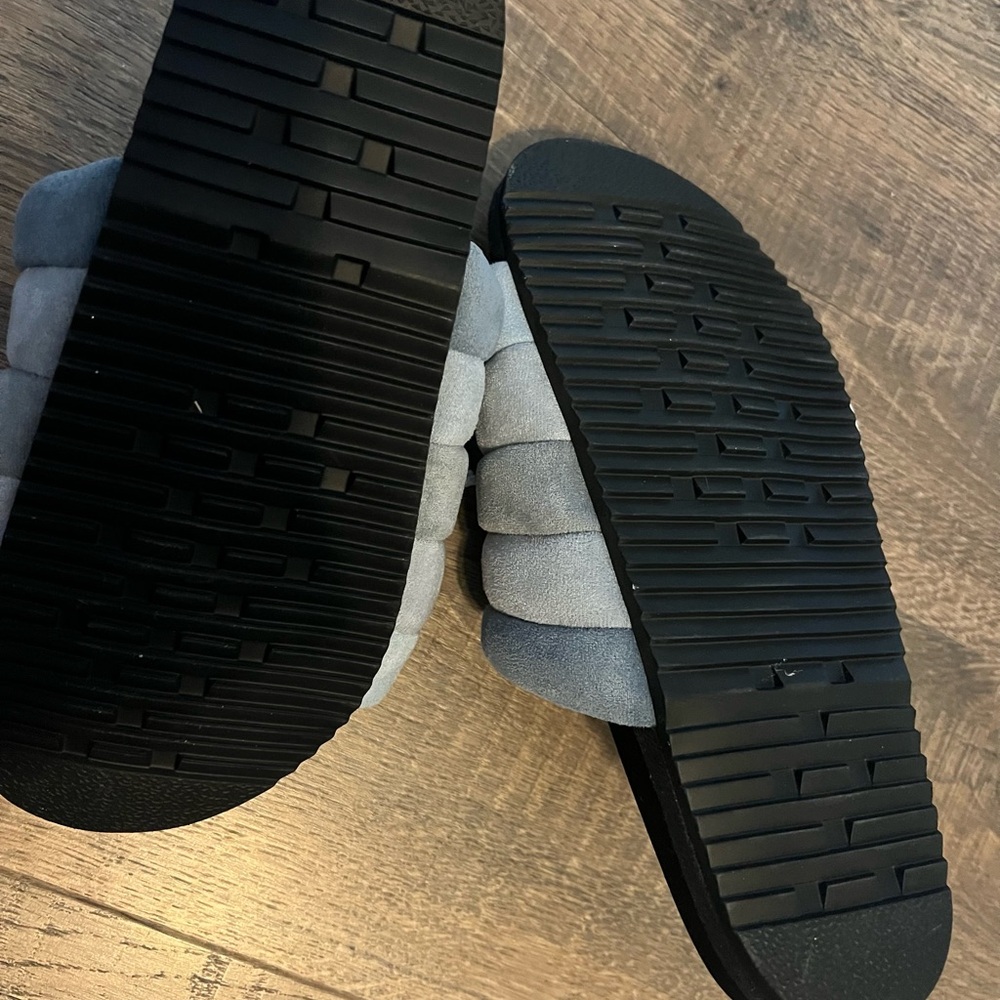 ROAM Quilted Slide Sandals in Gray and Black - Picture 4 of 5